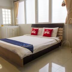 Отель Zen Rooms Damrongrak Road Бангкок комната для гостей фото 5