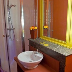Отель Les Machicoulis Франция, Кастельно-ла-Шапель - отзывы, цены и фото номеров - забронировать отель Les Machicoulis онлайн ванная