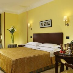 Hotel Tuscolana сейф в номере