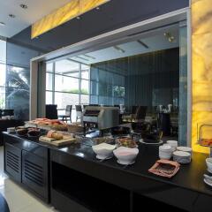 The Narathiwas Hotel & Residence Sathorn Bangkok питание фото 2