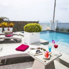 Отель Villa 7th Heaven Beach Front На Чом Тхиан бассейн