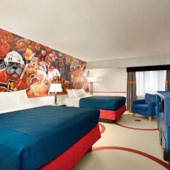 Отель Travelodge by Wyndham Saskatoon комната для гостей фото 3