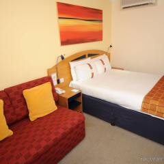 Отель Holiday Inn Express Glasgow Airport Великобритания, Пейсли - отзывы, цены и фото номеров - забронировать отель Holiday Inn Express Glasgow Airport онлайн комната для гостей фото 5