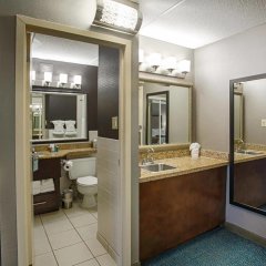 DoubleTree by Hilton Roseville Minneapolis in Roseville, United States of America from 185$, photos, reviews - zenhotels.com bathroom