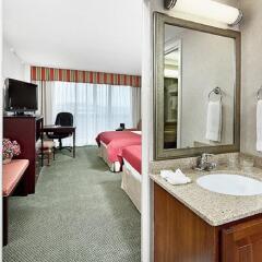 Отель Holiday Inn Rosslyn At Key Bridge ванная фото 2