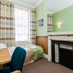 Gower House Hotel сейф в номере