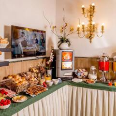 Отель Albergo Del Sole Al Biscione питание фото 3