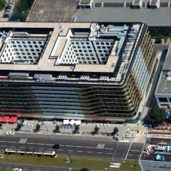 Отель Ramada Hotel Berlin-Alexanderplatz Германия, Берлин - 1 отзыв об отеле, цены и фото номеров - забронировать отель Ramada Hotel Berlin-Alexanderplatz онлайн городской автобус