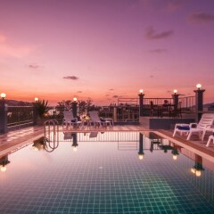 Отель The Crystal Beach Патонг бассейн