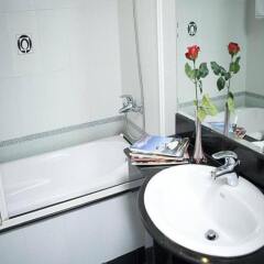 Отель Hoang Vinh Hotel Вьетнам, Хошимин - отзывы, цены и фото номеров - забронировать отель Hoang Vinh Hotel онлайн ванная фото 2