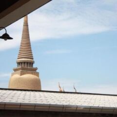 Отель Feung Nakorn Balcony Rooms & Cafe Бангкок балкон