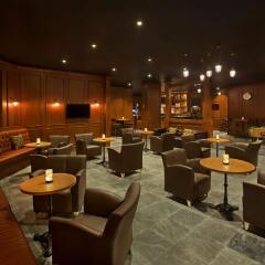 Отель DoubleTree by Hilton Resort & Spa Marjan Island гостиничный бар