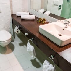 Отель Bonvital Wellness & Gastro Hotel Hévíz - Adults Only Венгрия, Хевиз - 1 отзыв об отеле, цены и фото номеров - забронировать отель Bonvital Wellness & Gastro Hotel Hévíz - Adults Only онлайн ванная