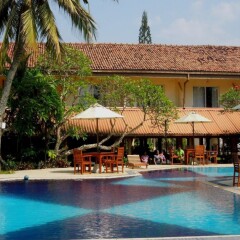 Отель Hibiscus Beach Hotel & Villas Шри-Ланка, Ваддува - отзывы, цены и фото номеров - забронировать отель Hibiscus Beach Hotel & Villas онлайн бассейн фото 2