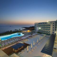 King Evelthon Beach Hotel & Resort бассейн фото 3
