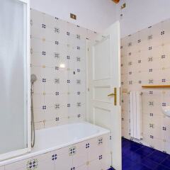 Апартаменты Trevi Comfortable Terrace Apartment ванная
