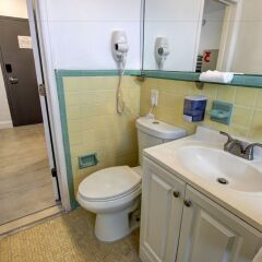 Отель Miami Beach International Hostel США, Майами-Бич - отзывы, цены и фото номеров - забронировать отель Miami Beach International Hostel онлайн ванная