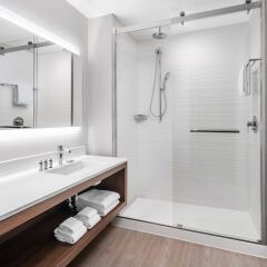AC Hotel by Marriott Kingston Jamaica ванная