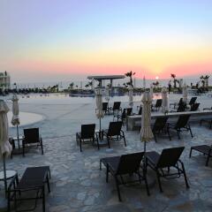 Amphora Hotel & Suites пляж