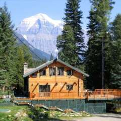 Отель Mt. Robson Mountain River Lodge вид на фасад