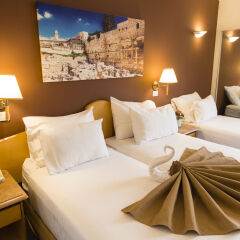 Jerusalem Gardens Hotel & Spa Израиль, Иерусалим - 8 отзывов об отеле, цены и фото номеров - забронировать отель Jerusalem Gardens Hotel & Spa онлайн комната для гостей фото 3