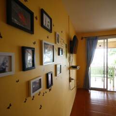 Отель Insook Ko Larn Guesthouse интерьер отеля