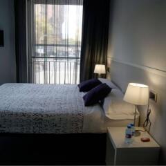 Отель Hostal Q Испания, Барселона - отзывы, цены и фото номеров - забронировать отель Hostal Q онлайн комната для гостей фото 3