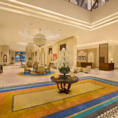 Отель DoubleTree by Hilton Resort & Spa Marjan Island интерьер отеля фото 3