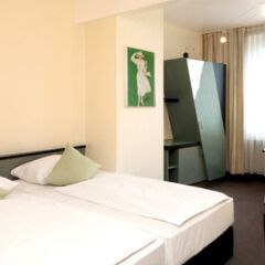 Отель Monopol Hotel Германия, Дюссельдорф - 8 отзывов об отеле, цены и фото номеров - забронировать отель Monopol Hotel онлайн комната для гостей фото 2