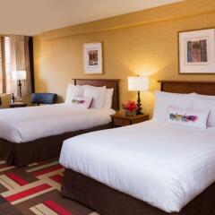 The St. Gregory Hotel комната для гостей