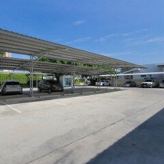 Отель White Sand Beach Residences Pattaya парковка
