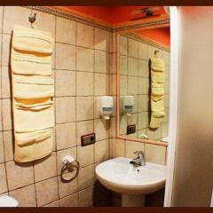 Отель Hostal Torre de Guzman Испания, Кониль-де-ла-Фронтера - отзывы, цены и фото номеров - забронировать отель Hostal Torre de Guzman онлайн ванная