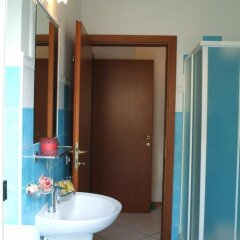 Отель Residenza Mediterranea Римини ванная фото 2