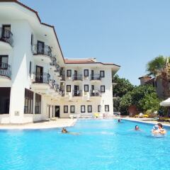 Area Hotel бассейн