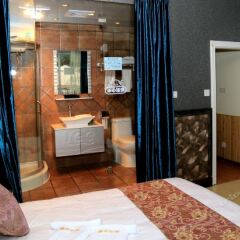Xinyaqi Hotel комната для гостей