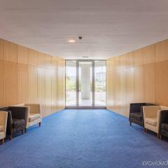 Отель Holiday Inn Express Lisbon Airport интерьер отеля фото 2