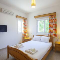 Отель Protaras Views Villa Кипр, Протарас - отзывы, цены и фото номеров - забронировать отель Protaras Views Villa онлайн комната для гостей фото 5