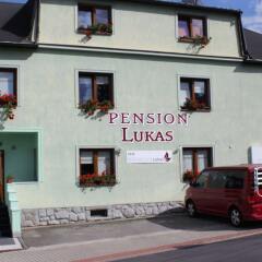 Отель Pension Lukas Guest House парковка