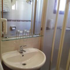 Отель Hostal Juan XXIII ванная
