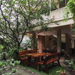 Отель Feung Nakorn Balcony Rooms & Cafe Бангкок фото 2