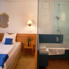 Отель Altstadthotel Wolf Зальцбург комната для гостей фото 3