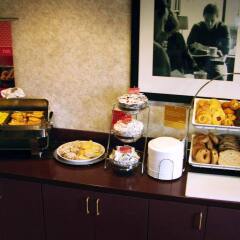 Отель Hampton Inn Niagara Falls, USA США, Ниагара-Фолс - отзывы, цены и фото номеров - забронировать отель Hampton Inn Niagara Falls, USA онлайн питание фото 2