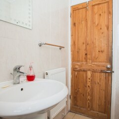 Отель Bright 2 Bedroom Property With Balcony ванная