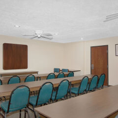 Отель Microtel Inn & Suites by Wyndham Meridian