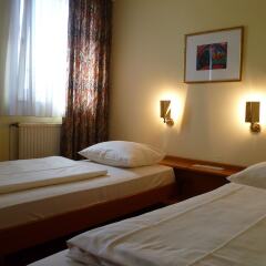 Hotel Mondial Дюссельдорф сейф в номере