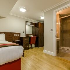 Royal Cambridge Hotel сейф в номере