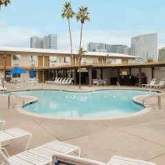 Отель Days Inn Las Vegas at Wild Wild West Gambling Hall США, Лас-Вегас - 8 отзывов об отеле, цены и фото номеров - забронировать отель Days Inn Las Vegas at Wild Wild West Gambling Hall онлайн с домашними животными
