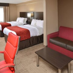Отель Comfort Suites East комната для гостей фото 3