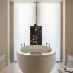 Гостиница Four Seasons Hotel Moscow в Москве 2 отзыва об отеле, цены и фото номеров - забронировать гостиницу Four Seasons Hotel Moscow онлайн Москва ванная фото 3