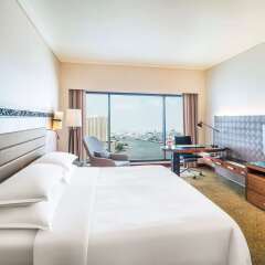Royal Orchid Sheraton Hotel & Towers комната для гостей фото 5